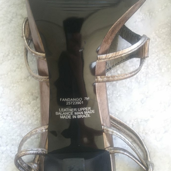 Carlos Santana gray/silver heels, size 7M - Picture 5 of 6